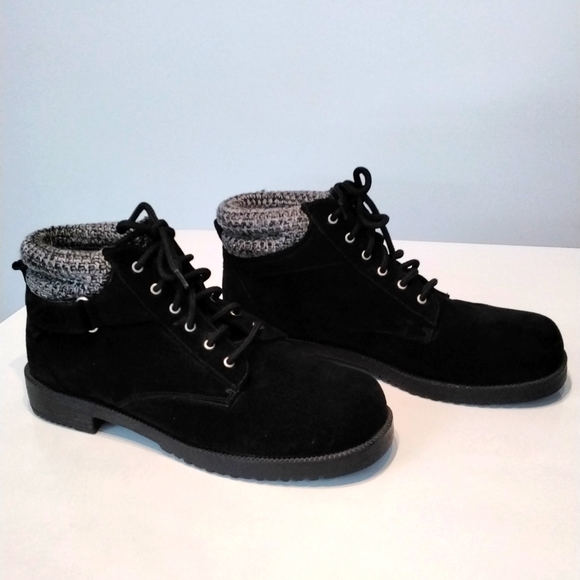 NWOT Ladies Vintage Rugged Outback Suede boots - Picture 2 of 9